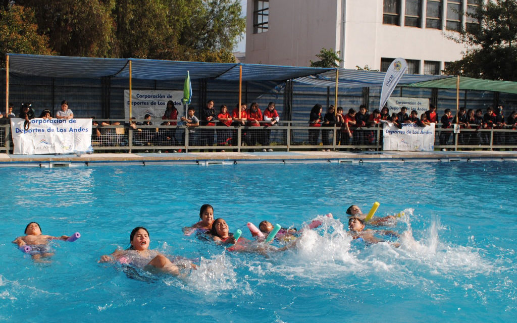 Con muestra deportiva establecimientos DAEM culminaron curso de natación