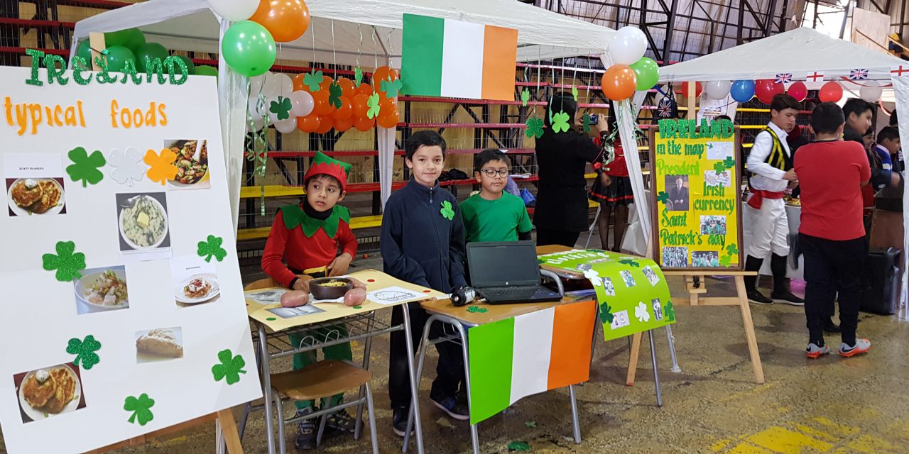 Escuela España celebra feria de inglés