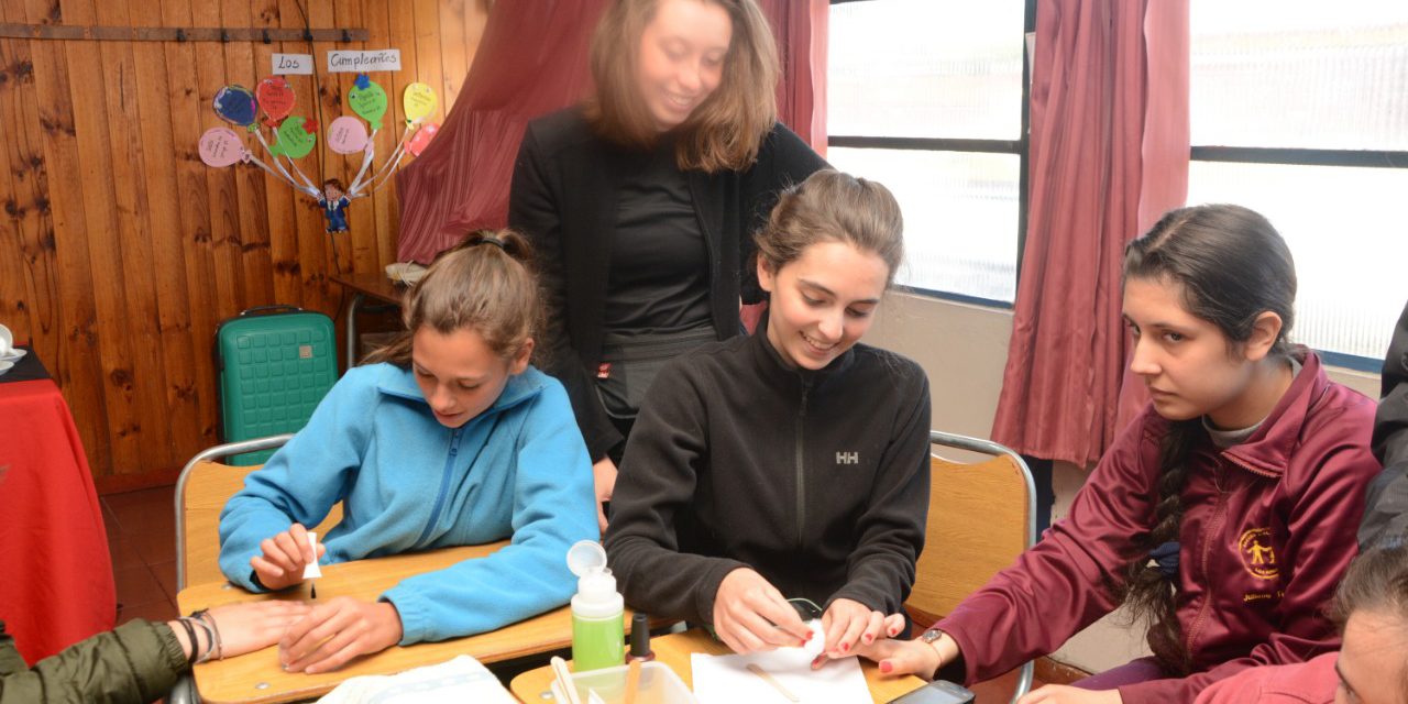 Alumnos de Escuela Especial Valle Andino comparten jornada con estudiantes canadienses