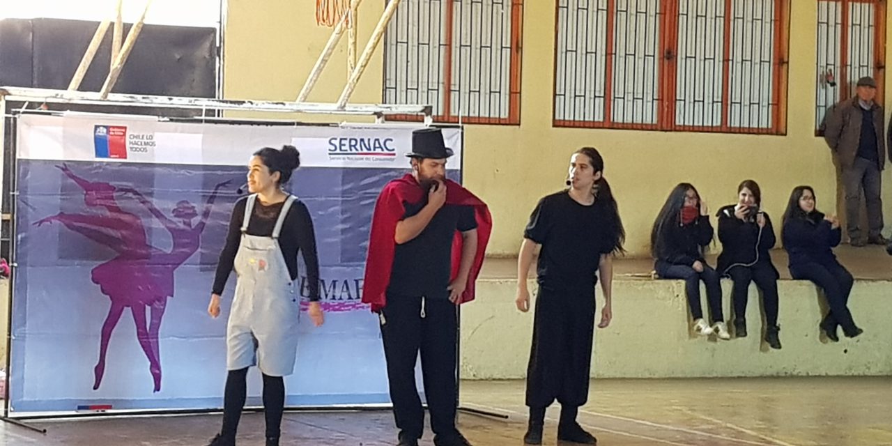 Alumnos del sistema de educación municipal aprenden sobre economía con obra de teatro “La clase maestra”