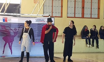 Alumnos del sistema de educación municipal aprenden sobre economía con obra de teatro “La clase maestra”