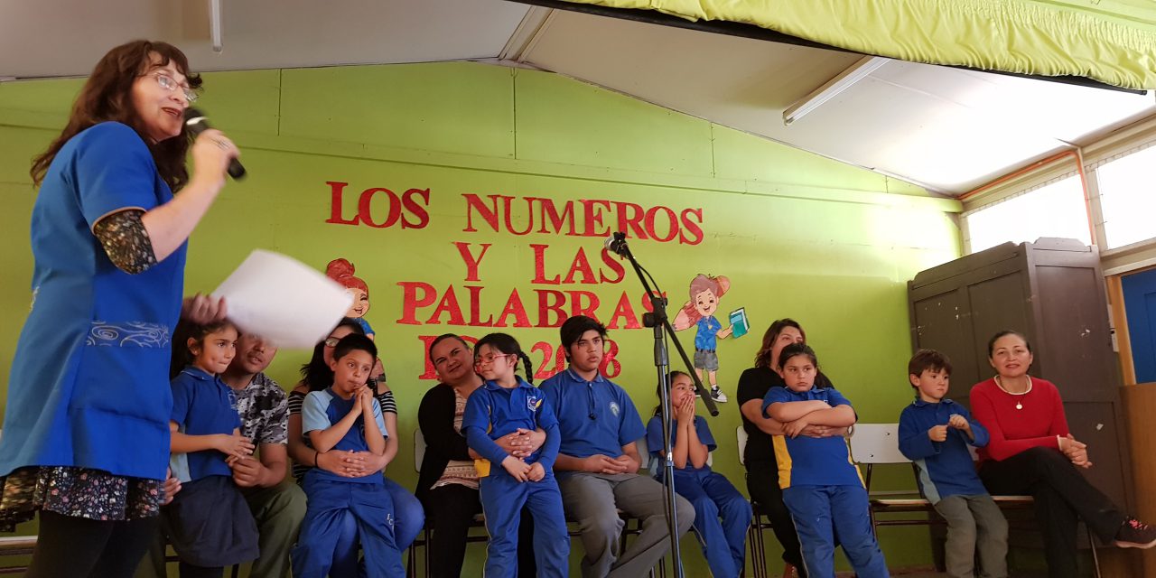 Apoderados y alumnos de escuela Ignacio Carrera Pinto participan en 3er concurso de deletreo