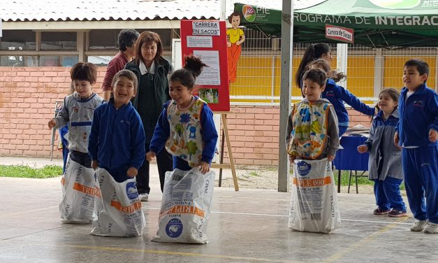 Escuela José Miguel Carrera realiza su 3era exposición de juegos típicos