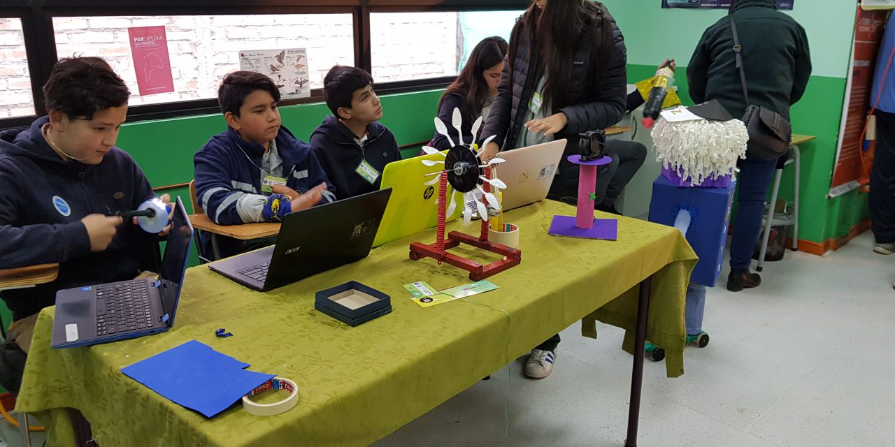 Feria científica y tecnológica reúne a establecimientos municipales en Escuela Río Blanco