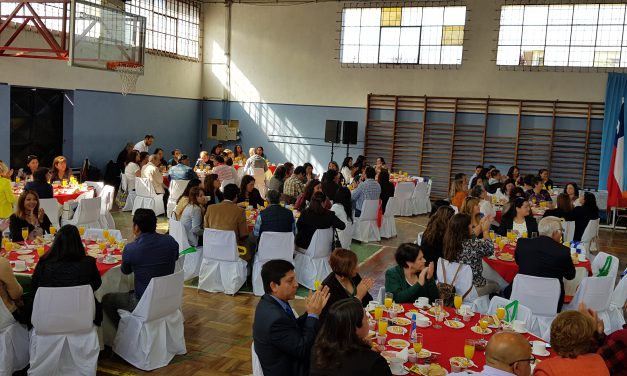 Docentes andinos festejan su día en ceremonia comunal