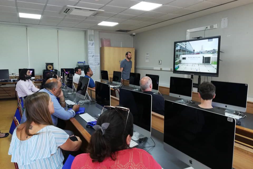 Docentes de Liceo América conocen experiencia “FabLab” en Colegio Nido de Águilas