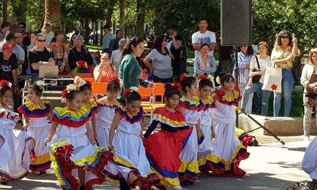 Niños de pre básica se llevan los aplausos en gala artística