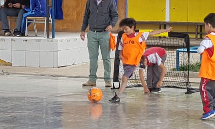 Alumnos de pre básica dejan todo en la cancha en segundo torneo de fútbol calle en Escuela Ignacio Carrera Pinto