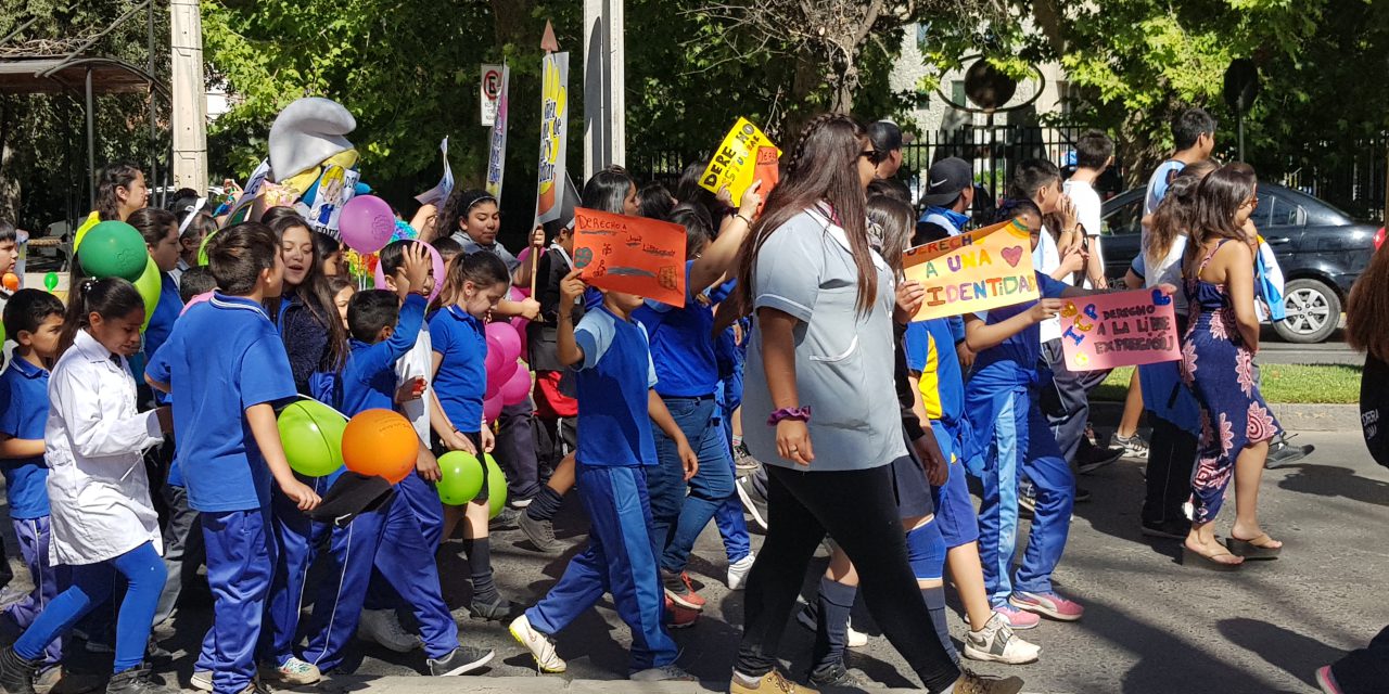 Comunidad escolar conmemora convención de derechos de la infancia