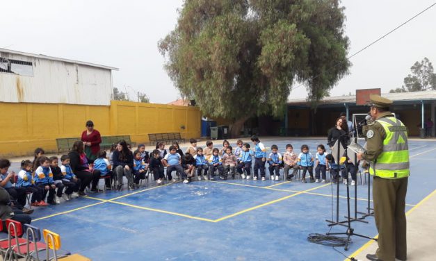 Escuela John Kennedy y Carabineros realizan charla de seguridad vial