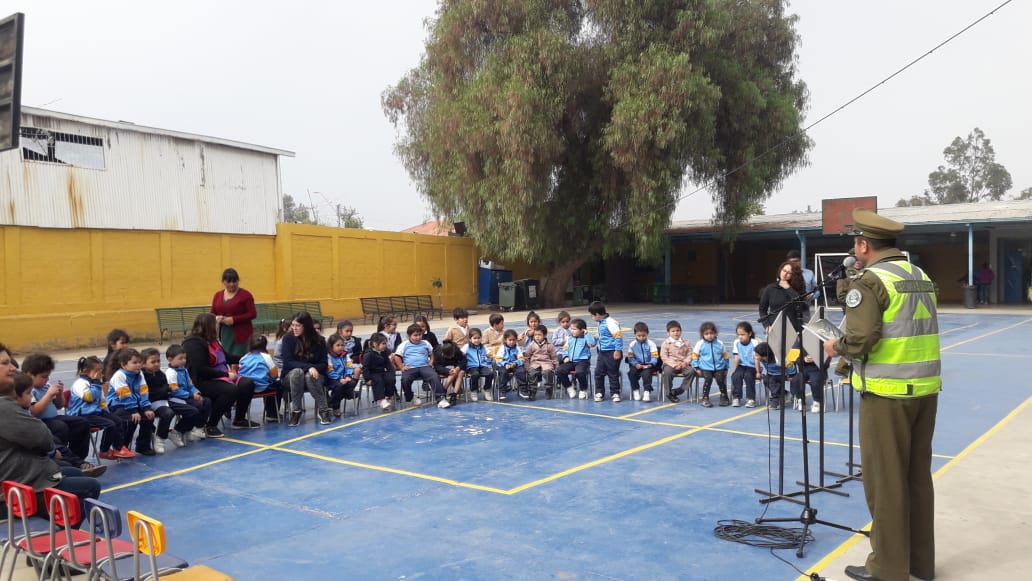 Escuela John Kennedy y Carabineros realizan charla de seguridad vial