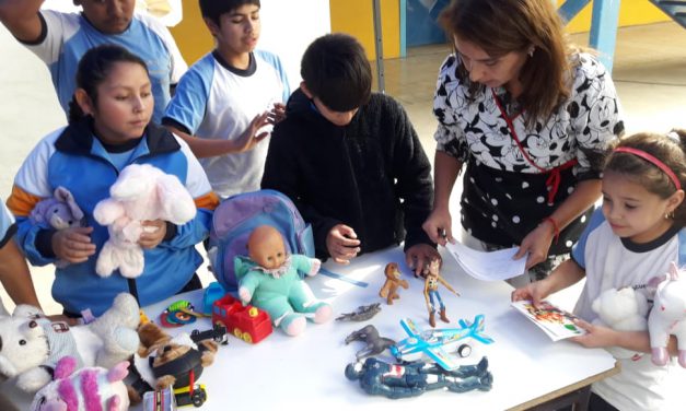 Escuela John Kennedy realiza feria de trueque en día de convivencia escolar