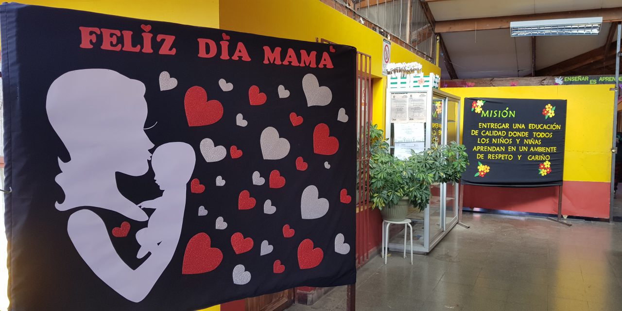 Con muestras artísticas Escuela El Sauce celebra el Día de la Mamá