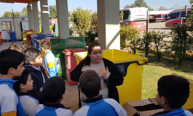 Alumnos de Escuela John Kennedy aprenden sobre ciencia y reciclaje en Punto Verde