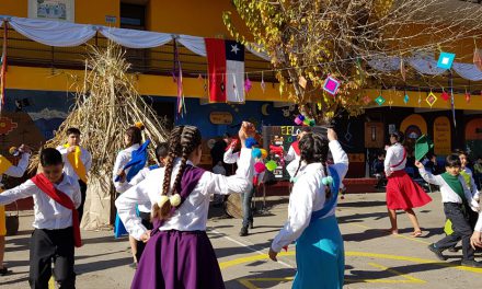 Escuelas y liceos municipales conmemoran a los Pueblos Originarios en su día