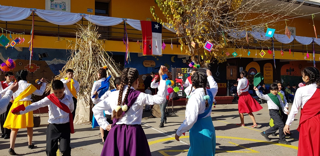 Escuelas y liceos municipales conmemoran a los Pueblos Originarios en su día