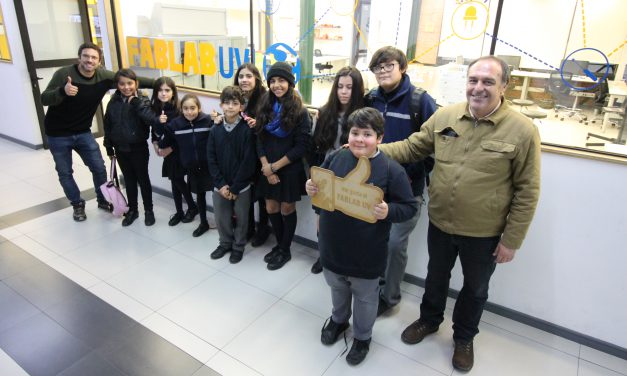 Alumnos de Escuela Río Blanco realizan pasantía en la Facultad de Ingeniería de Universidad de Valparaíso