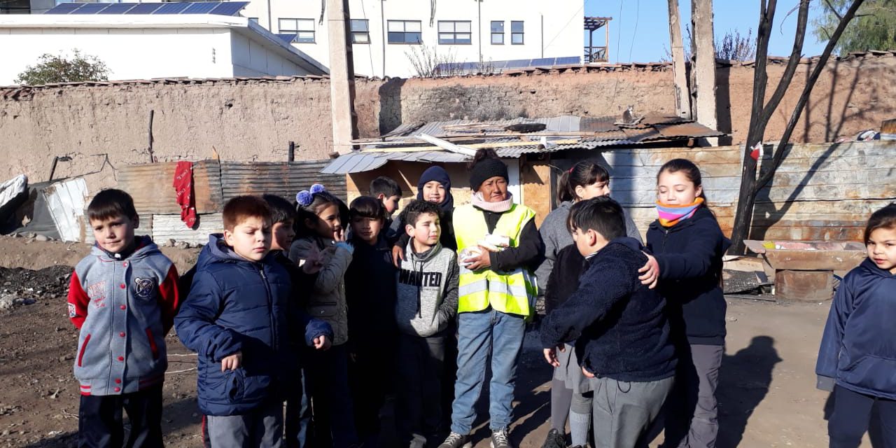 Escuela José Miguel Carrera realiza campaña solidaria