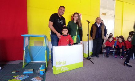 Niños de pre escolar de Escuela España reciben Rincón de Juegos