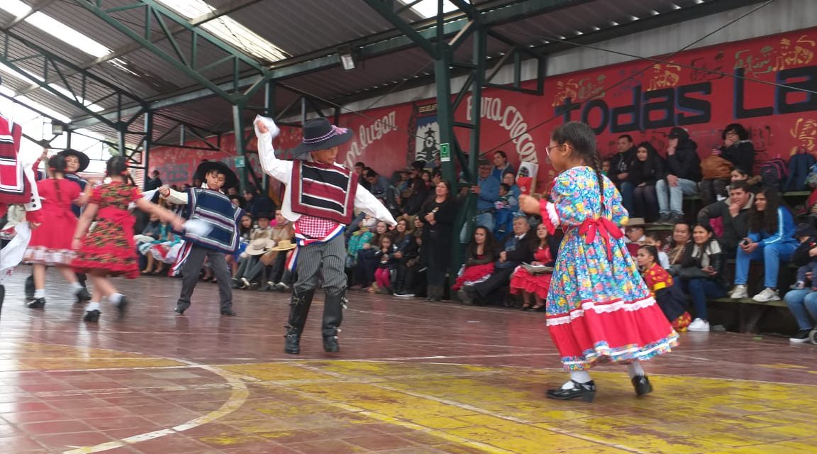 Escuela Ferroviaria celebra las fiestas patrias con nueva edición de concurso comunal de cueca