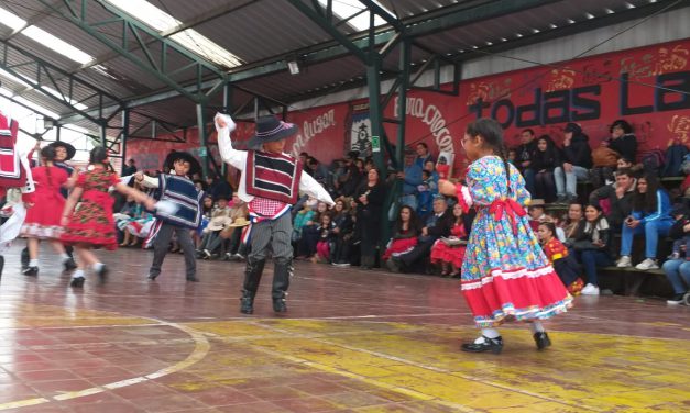 Escuela Ferroviaria celebra las fiestas patrias con nueva edición de concurso comunal de cueca