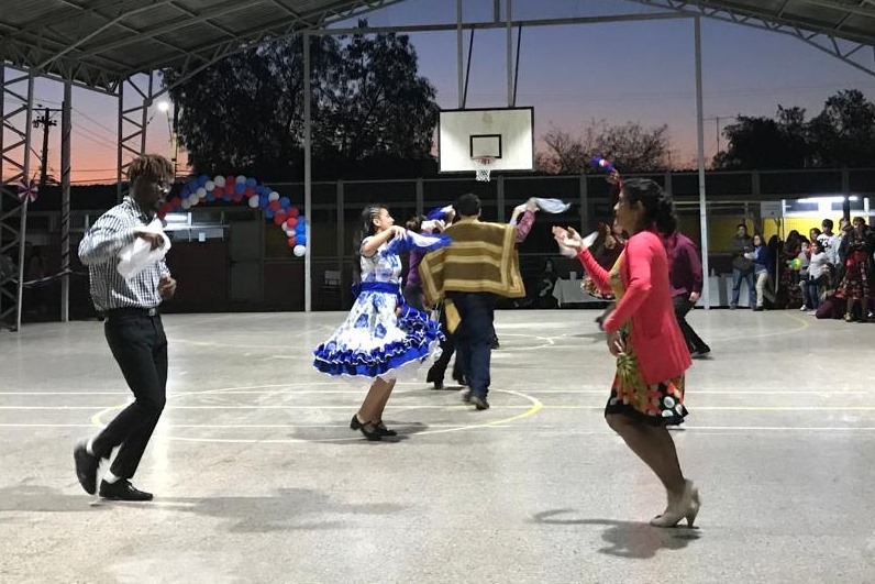 Escuelas, liceos y jardines infantiles municipales animan coloridos encuentros folclóricos
