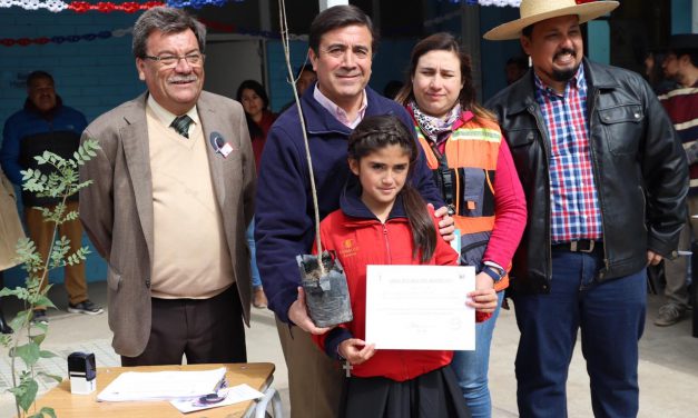 Comprometidos con el medio ambiente alumnos de Escuela Río Blanco adoptan árboles frutales