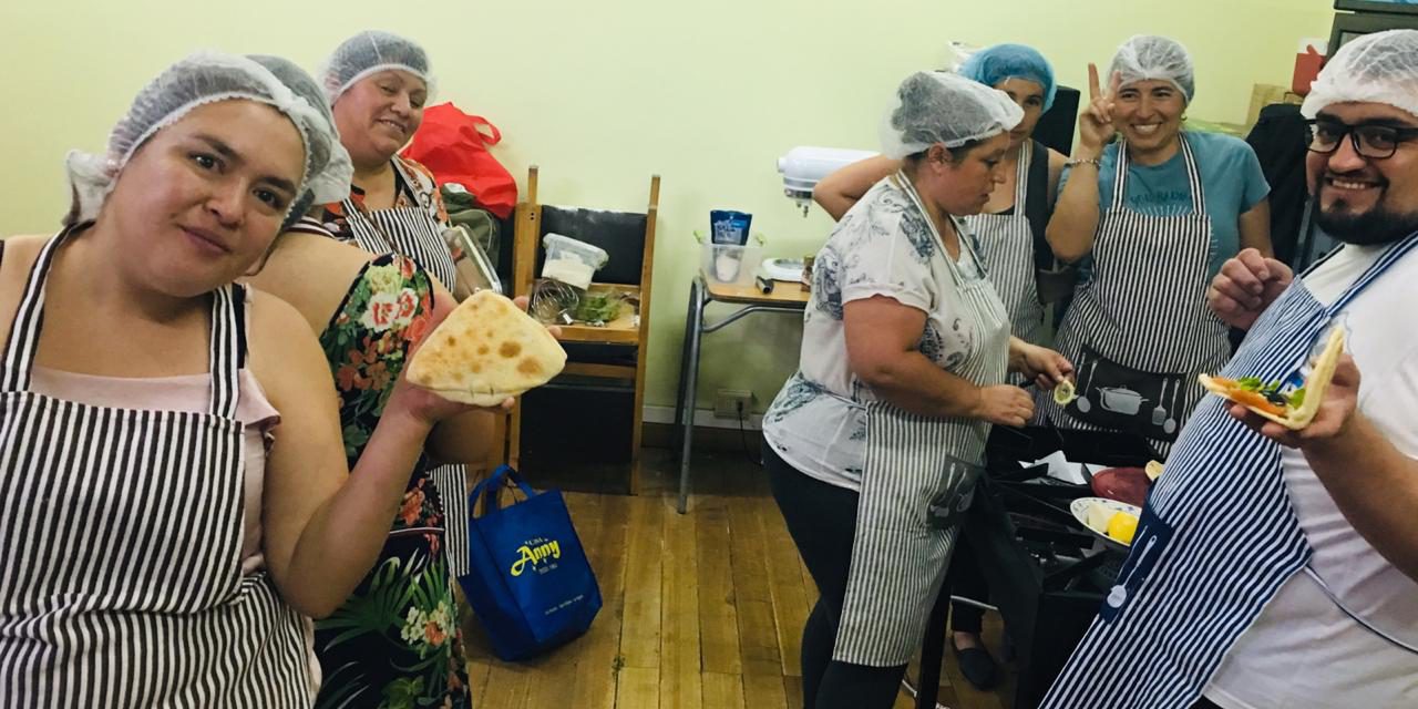 Escuela Río Blanco participa junto a su comunidad en taller de panadería