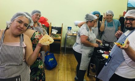 Escuela Río Blanco participa junto a su comunidad en taller de panadería