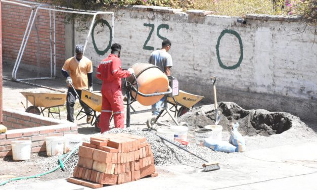 Avanza instalación de tensoestructuras en patios de colegios municipales de Los Andes