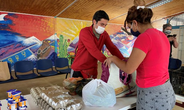 Liceo República Argentina entrega cajas de mercadería a familias afectadas por crisis sanitaria