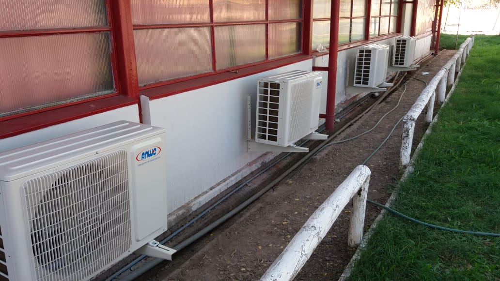 En Escuela Valle Andino instalan climatización en salas de clases