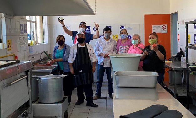 En Escuela Gabriela Mistral organizan olla solidaria y reúnen alimentos para familias del sector