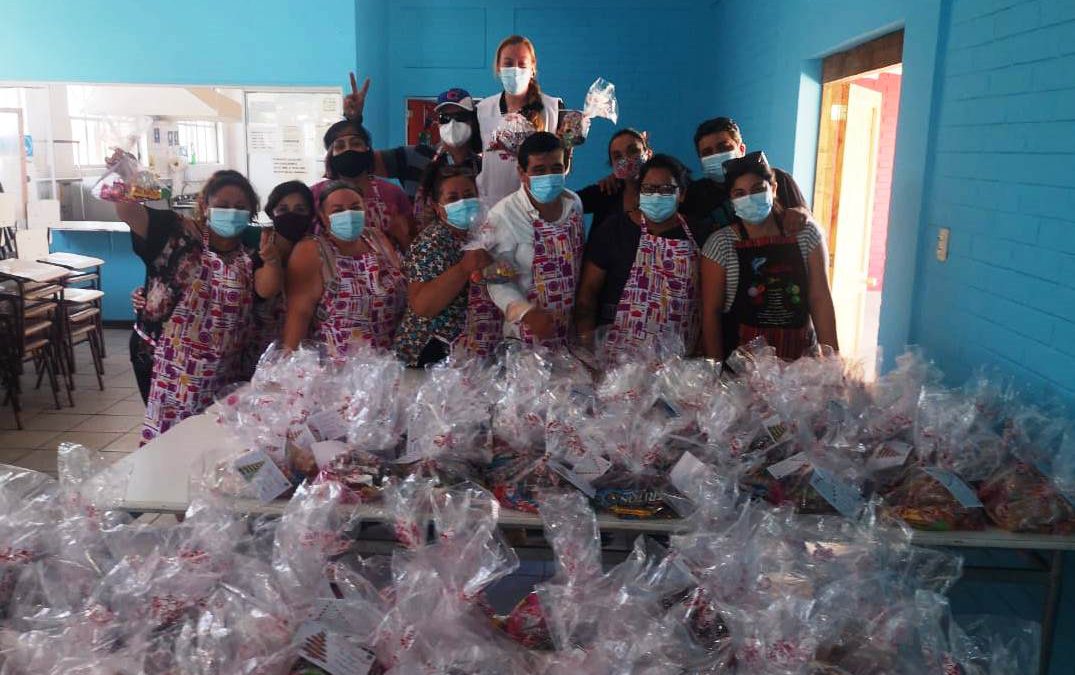 Olla solidaria de Escuela Gabriela Mistral llegó a distribuir más de 400 raciones de comida