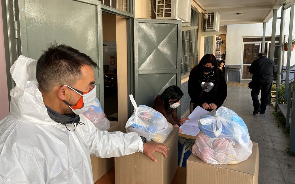 CEIA Dr. Osvaldo Rojas entrega cajas de alimentación a 200 alumnos del establecimiento educacional