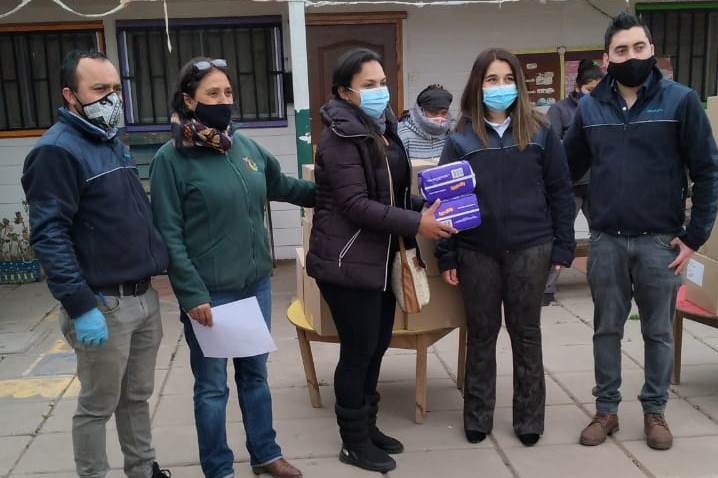 Jardines infantiles Portalitos de Daniela y Luz de Luna reciben donación de pañales