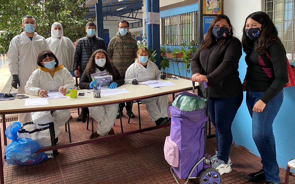 Familias de Escuela John Kennedy reciben apoyo en alimentación por parte de docentes