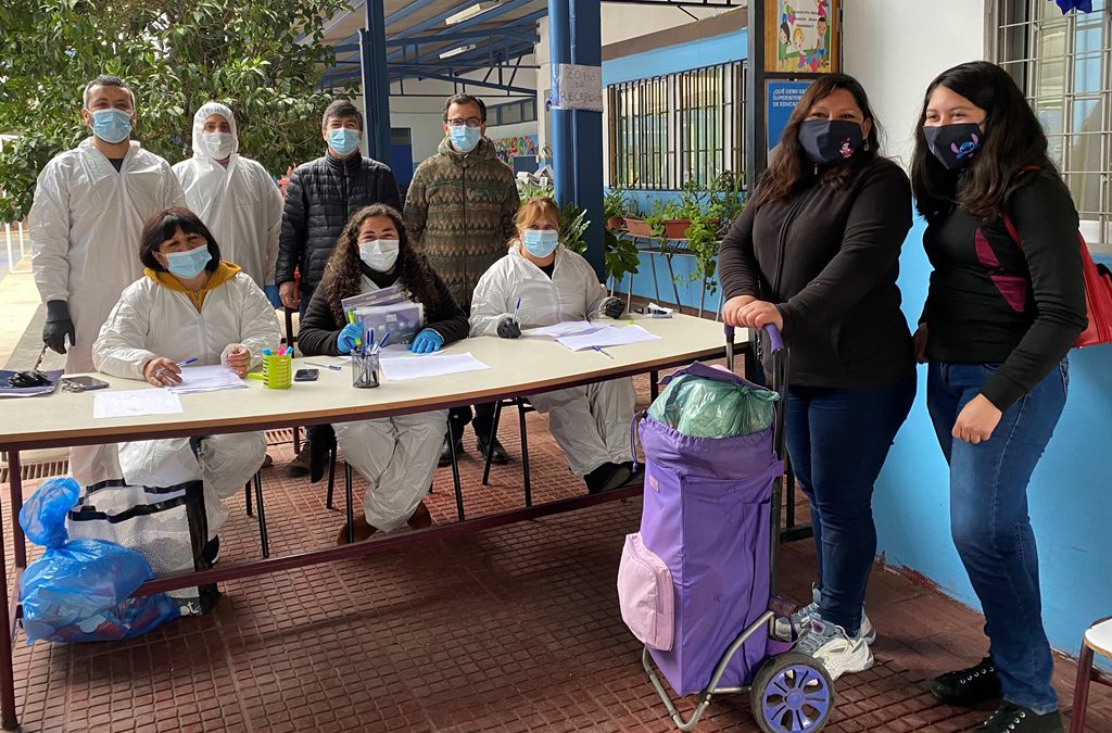 Familias de Escuela John Kennedy reciben apoyo en alimentación por parte de docentes