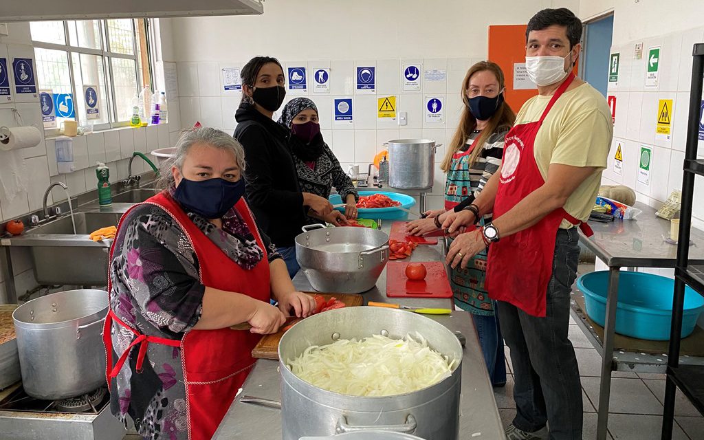 En Escuela Gabriela Mistral invitan a sumarse a donaciones para olla solidaria