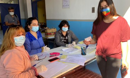 En Escuela John Kennedy se realizó segunda entrega de chips de conectividad a sus alumnos