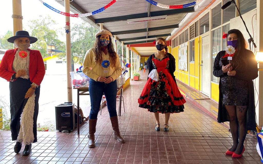 En Escuela España celebran fiestas patrias con cueca y empanadas