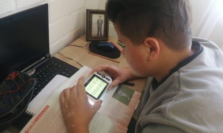 A través del Programa de Integración Escolar de Los Andes, estudiantes con dificultades visuales reciben ayudas técnicas