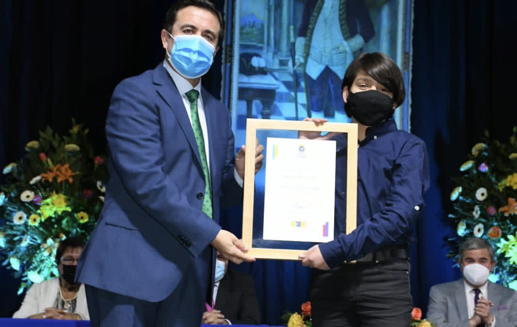 Protagonistas de la educación pública son reconocidos en Aniversario 230 de Los Andes