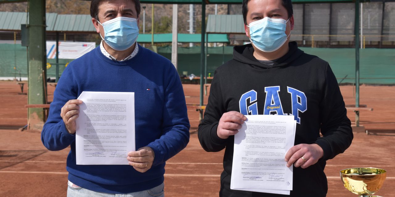 Firman convenio para clases gratuitas de tenis dirigidas a estudiantes de establecimientos municipales