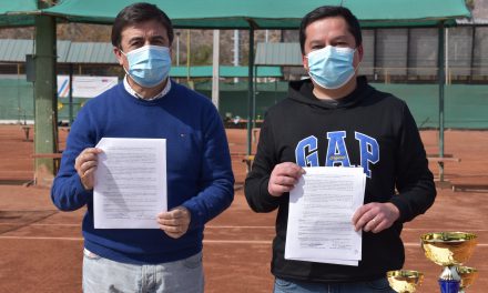 Firman convenio para clases gratuitas de tenis dirigidas a estudiantes de establecimientos municipales