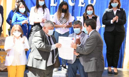 Liceo Técnico Amancay firma “Compromiso Bicentenario 2021” de excelencia educativa