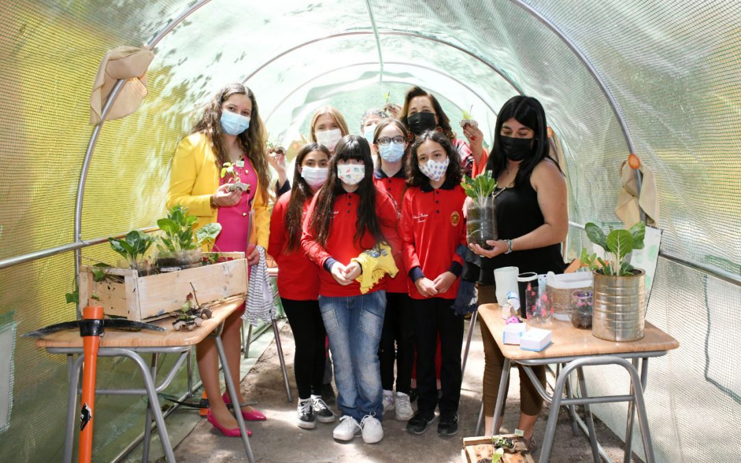 Involucrando a toda su comunidad, Escuela España implementa proyecto ecológico y de cuidado del medioambiente