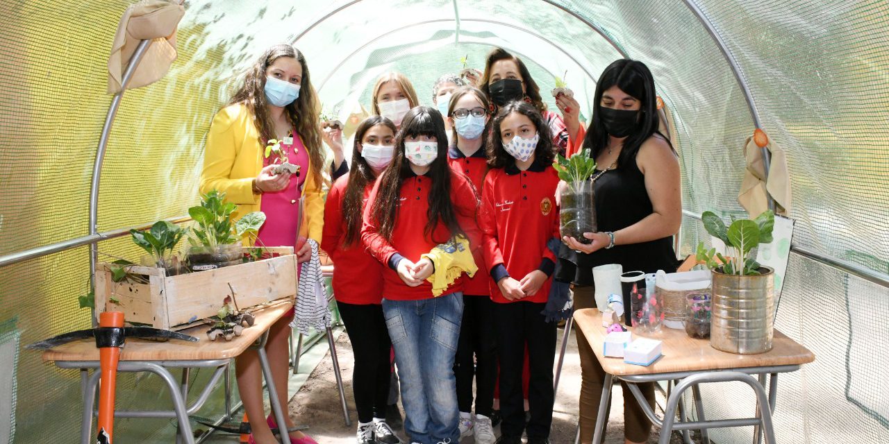 Involucrando a toda su comunidad, Escuela España implementa proyecto ecológico y de cuidado del medioambiente