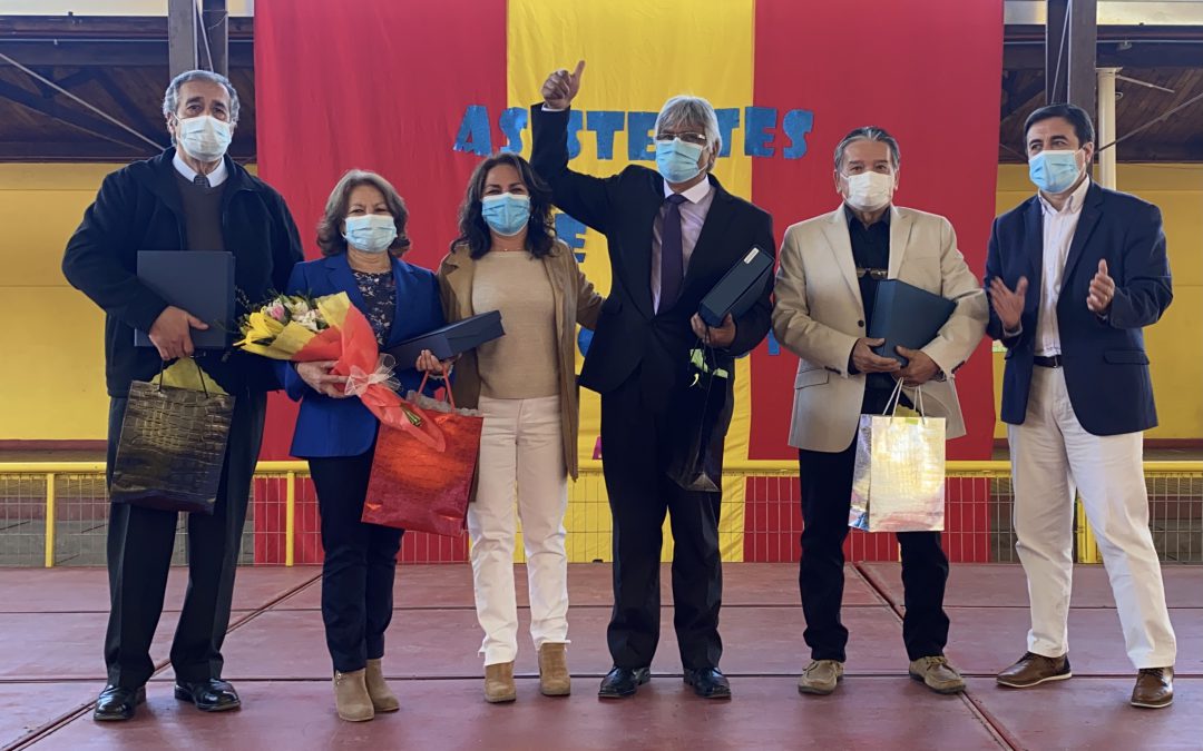 Emotiva ceremonia de reconocimiento a Asistentes de la Educación de Los Andes que se acogieron a retiro