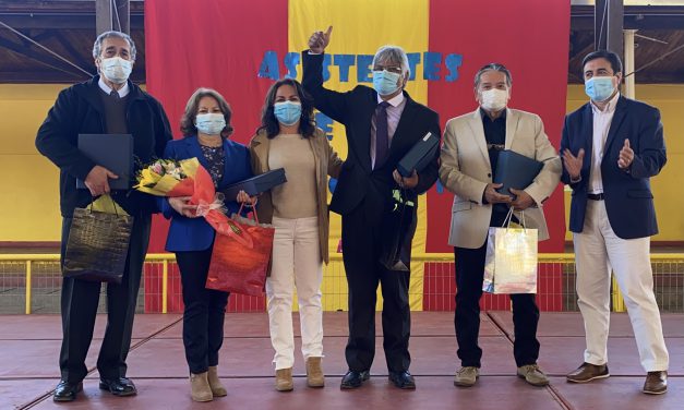 Emotiva ceremonia de reconocimiento a Asistentes de la Educación de Los Andes que se acogieron a retiro